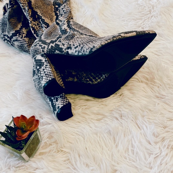 NWT Marc Fisher | Vany Snake Print over knee heel boots women’s 5 - Picture 6 of 9